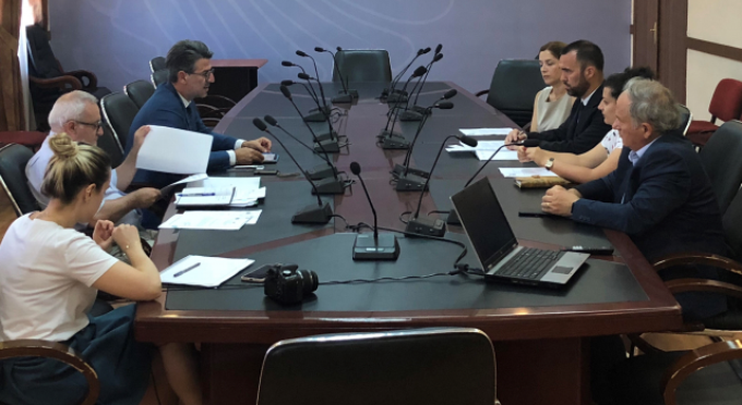 Mblidhet sot Keshilli Konsultativ: Biznesi propozon uljen e tatimit mbi pagat e larta